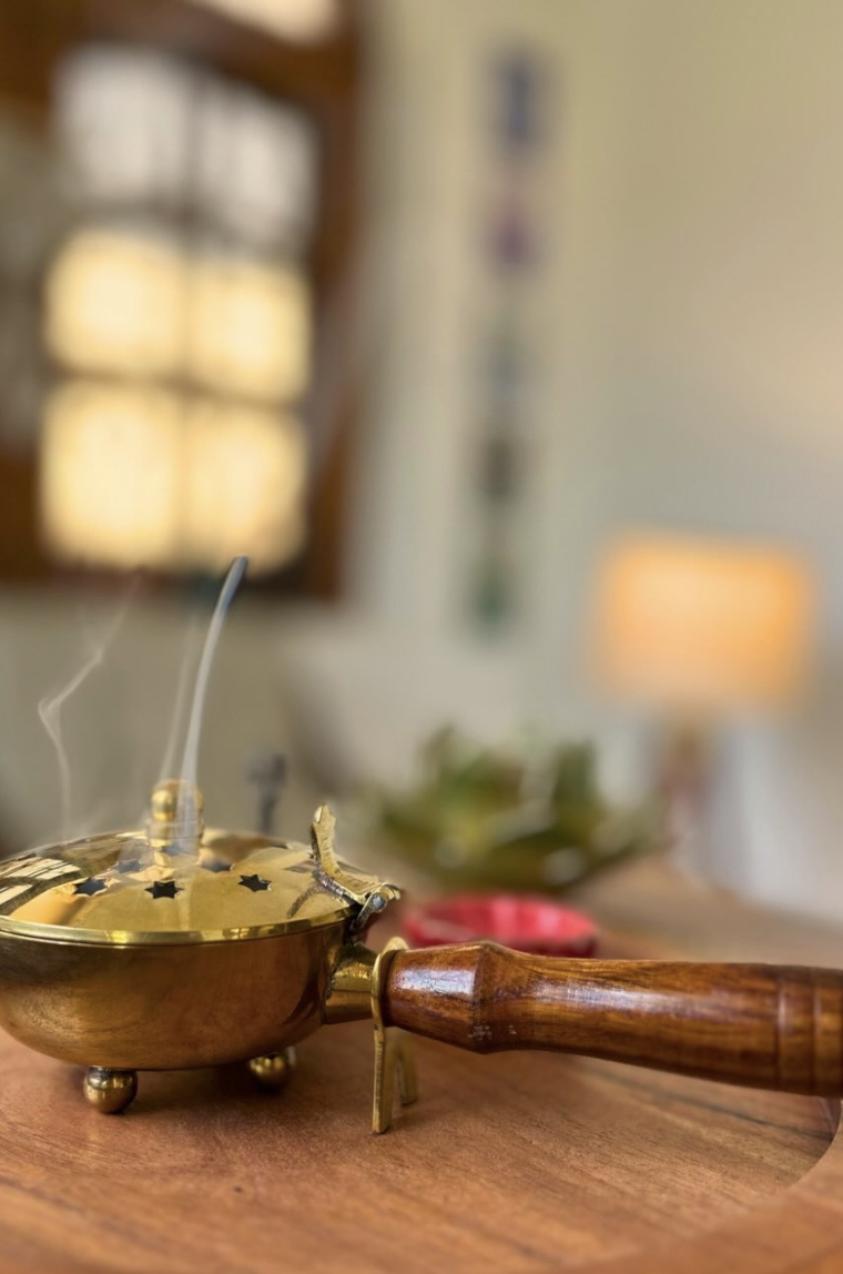DAASI Dhumra incense burner, Plain design, brass burner with star-cutout lid and wooden handle.